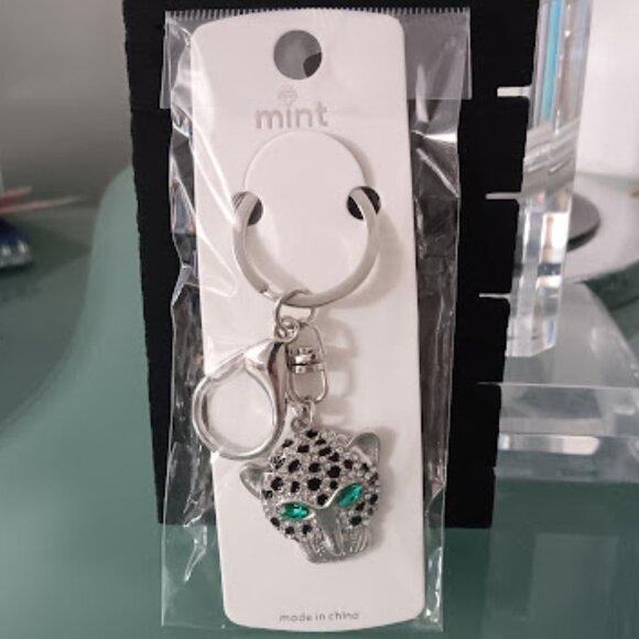 MINT Cheetah Silver Black Enamel Green & Clear Crystals Purse Charm Key Chain - Picture 5 of 7